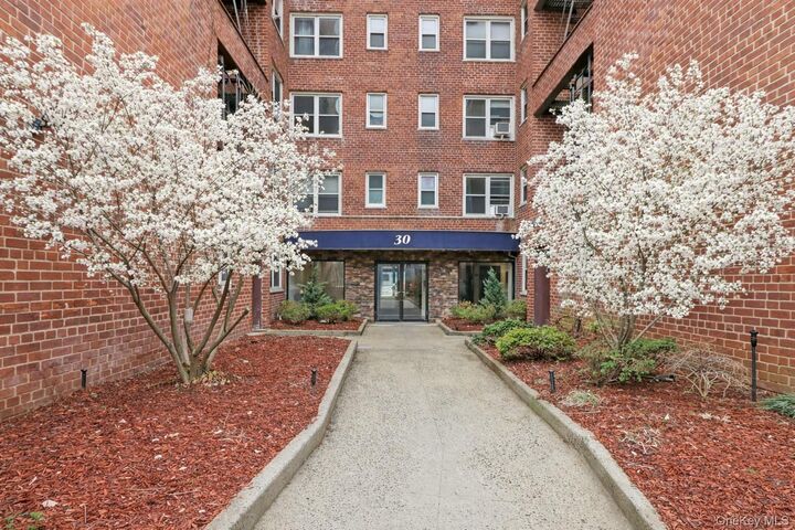 Property Photo:  30 N Broadway 5H  NY 10601 