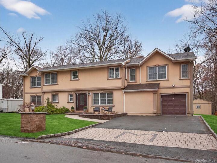 Property Photo:  10 Rensselaer Drive  NY 10977 