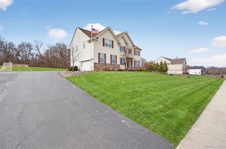 Property Photo:  75 Luthien Forest Road  NY 12575 