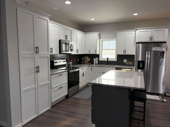 Property Photo: 812 Mockingbird Dr NE 69101