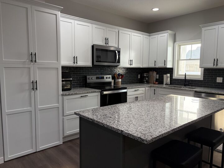 Property Photo: 812 Mockingbird Dr NE 69101