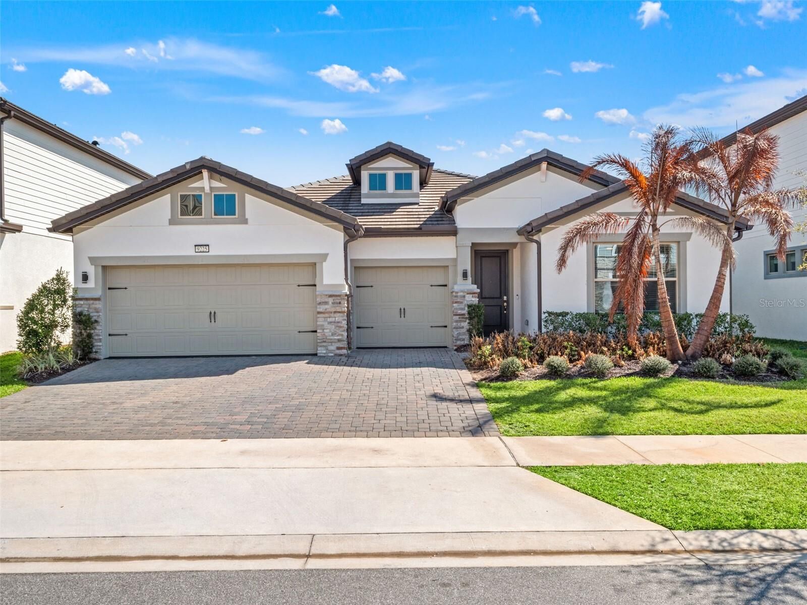 Property Photo: 9225 Hanging Vine Court FL 32836