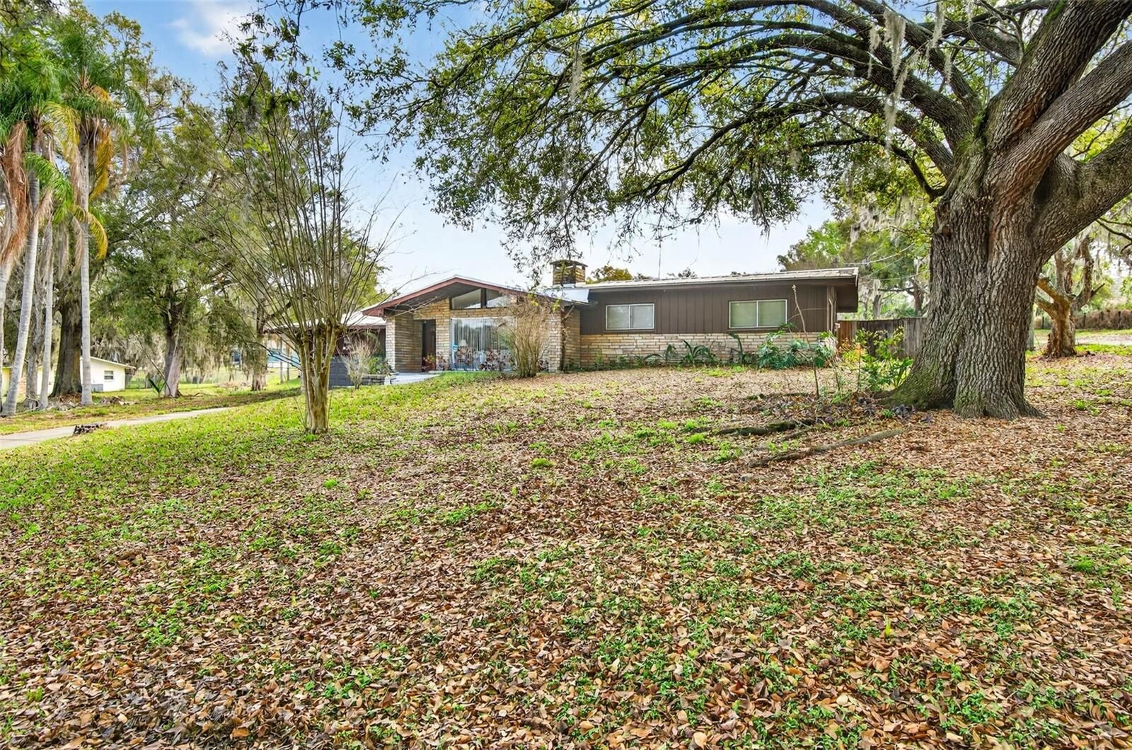 Property Photo: 10820 Linda Vista Lane FL 33525