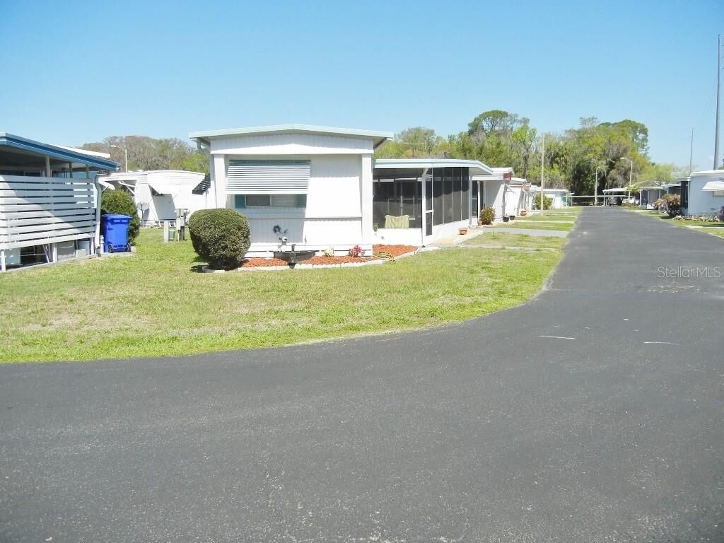 Property Photo: 212 Rue De Pont FL 32778