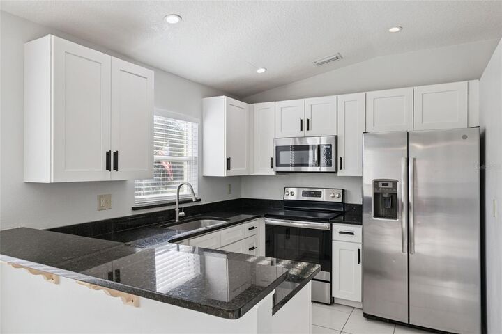 Property Photo: 3861 Bentford Court FL 32817