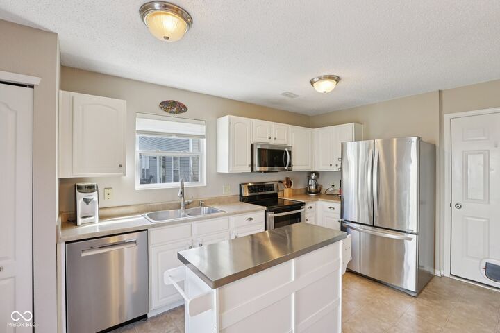 Property Photo:  9361 W Dockside Circle  IN 46064 