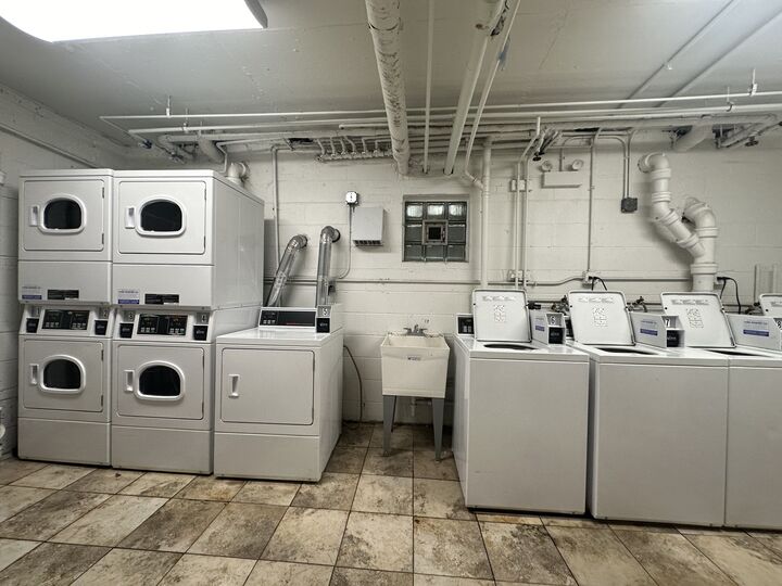 Property Photo:  1415 W Lunt Avenue 408  IL 60626 