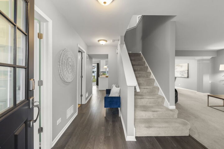 Property Photo:  1371 E Braymore Circle  IL 60564 