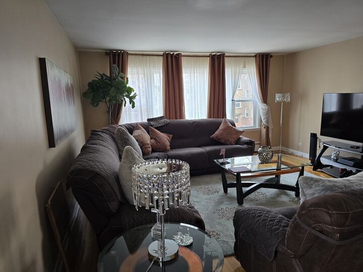 Property Photo:  6540 N Sacramento Avenue  IL 60659 