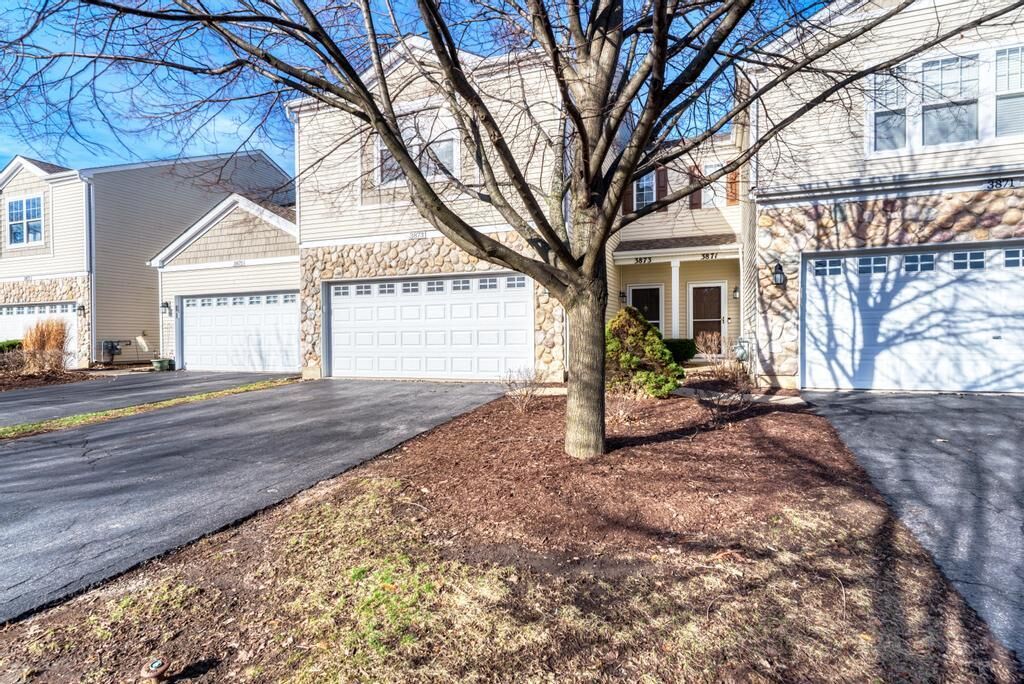 Property Photo:  3873 Blackstone Drive  IL 60504 