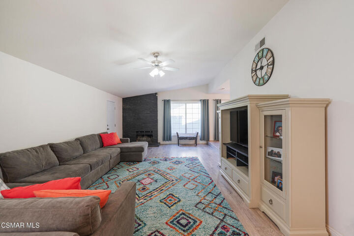 Property Photo:  2517 E Phyllis Street  CA 93065 