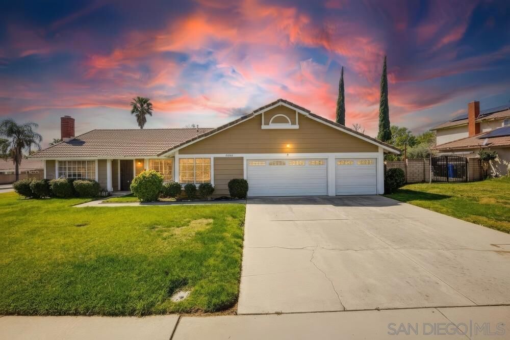 Property Photo:  2304 N Apple Ave  CA 92377 