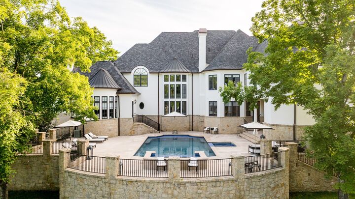 Property Photo:  2410 Hidden River Ln  TN 37069 