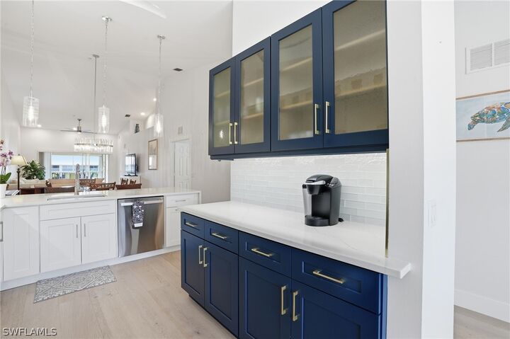 Property Photo: 2386 Magnolia Avenue 7816 FL 34112