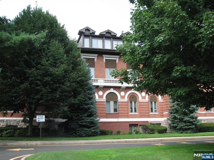 Property Photo:  27 Clinton Avenue 1I  NJ 07670 