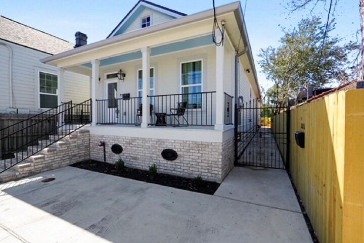 Property Photo:  2024 Mandeville Street  LA 70117 