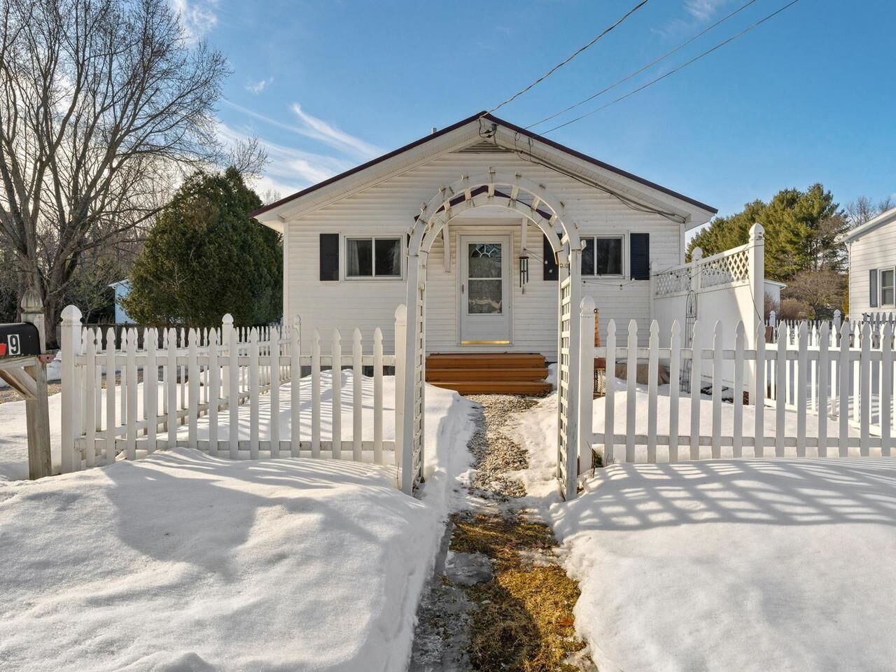 Property Photo:  9 South Street Lane  VT 05452 