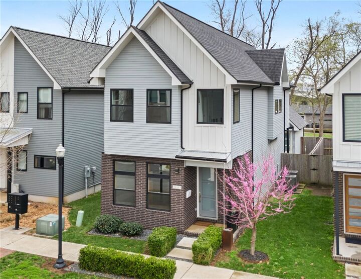 Property Photo: 218 SE 7th Street AR 72712