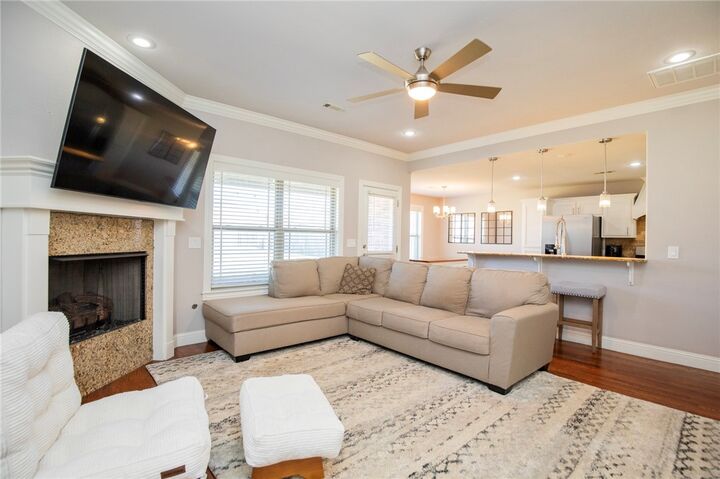 Property Photo: 1109 W Cunningham Avenue AR 72758