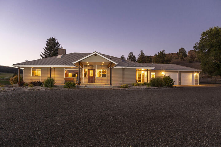 Property Photo: 8892 NW Campbell Ranch Road OR 97754
