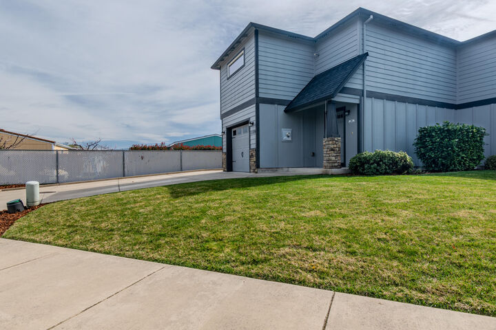 Property Photo:  1109 Peachwood Court  OR 97501 