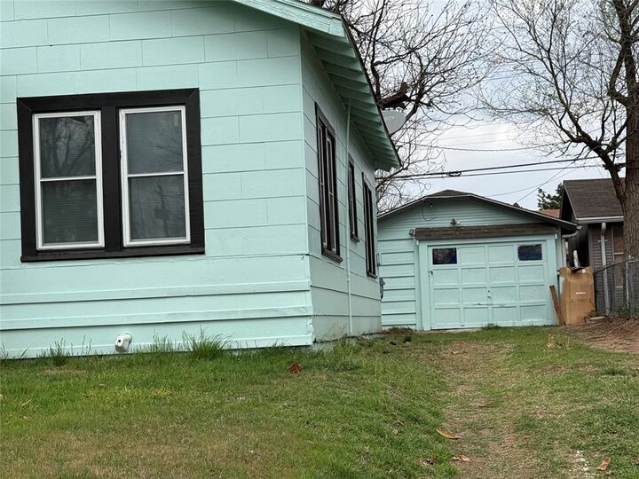 Property Photo: 2805 W Park Place OK 73107