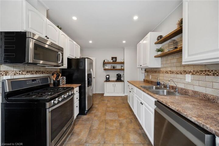 Property Photo:  3 Lloyd Street B  ON N3S 3E3 