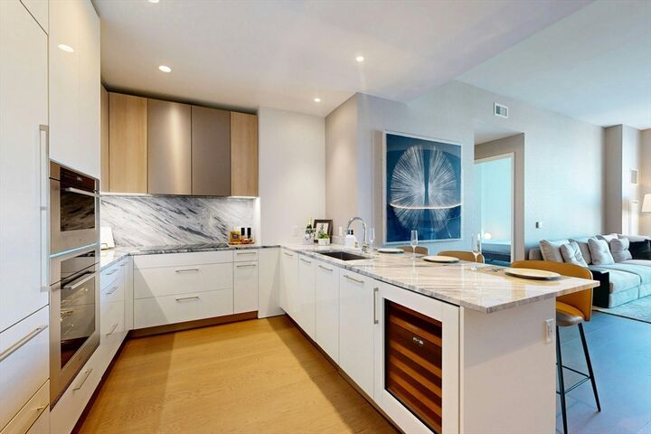 Property Photo:  240 Devonshire Street 3910  MA 02110 