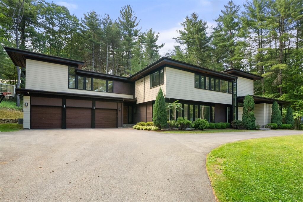 Property Photo:  11 Winthrop Circle  MA 02493 