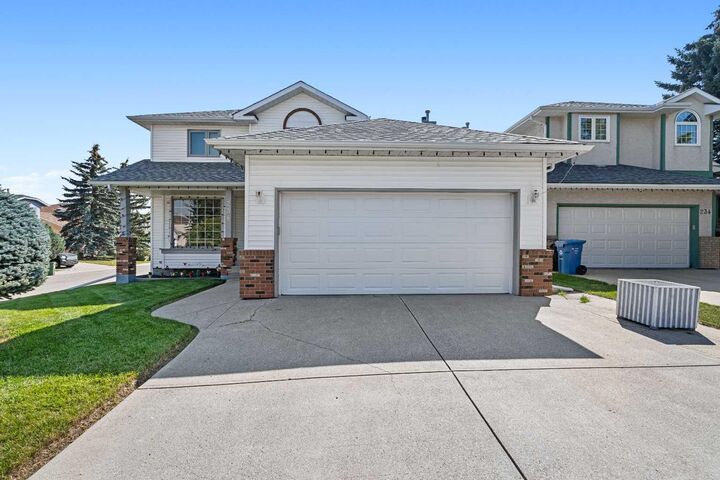 Photo de la propriété: 238 Hawktree Bay NW AB T3G 2Z3