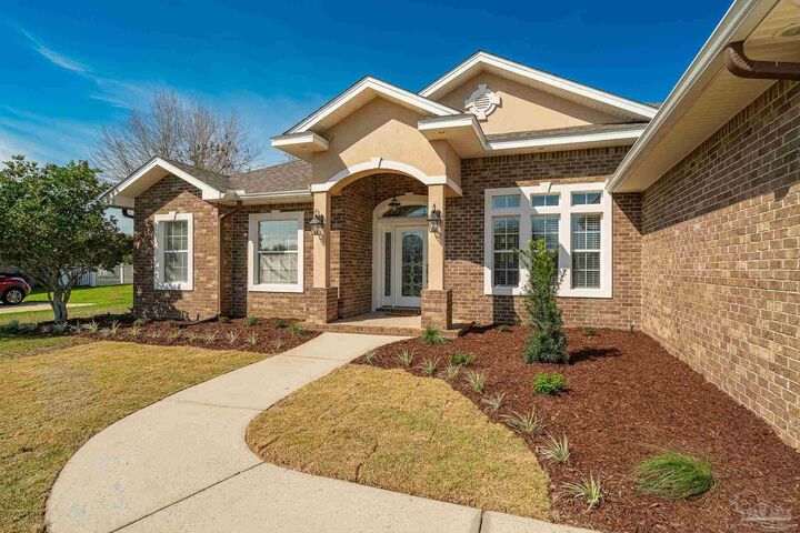 Property Photo: 5642 Highland Lake Dr FL 32583