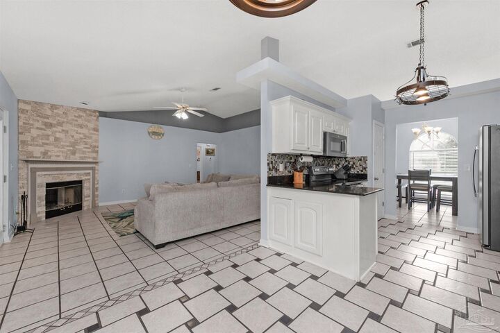 Property Photo: 2706 Riverside Landing Dr FL 32566