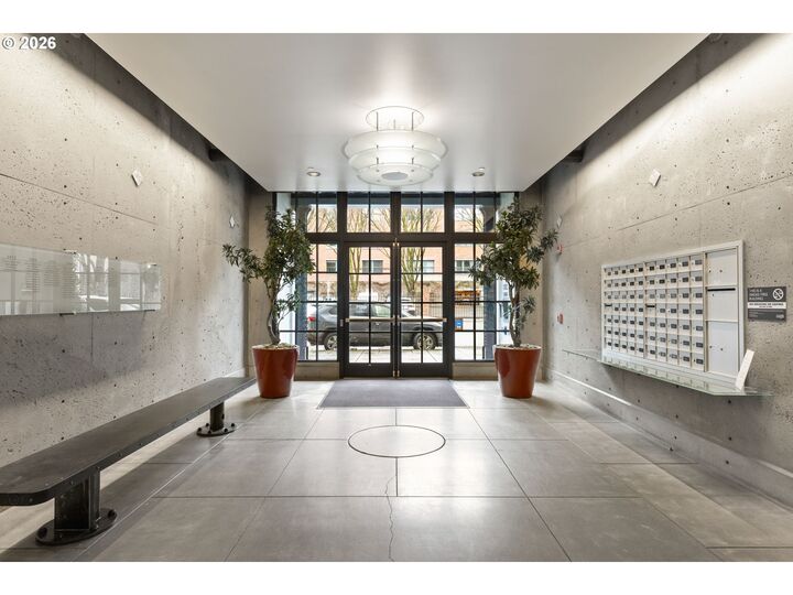 Property Photo:  408 NW 12th Ave 214  OR 97209 