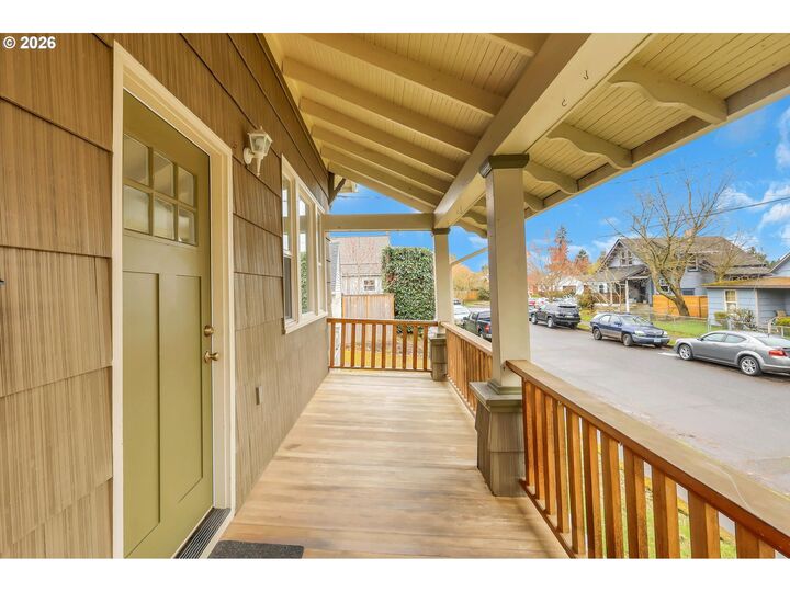 Property Photo:  2624 NE Sumner St  OR 97211 