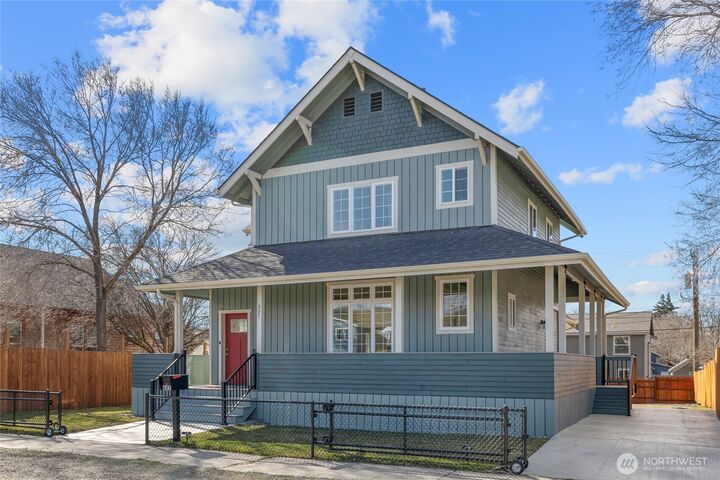 Property Photo:  607 N Kittitas Street  WA 98926 