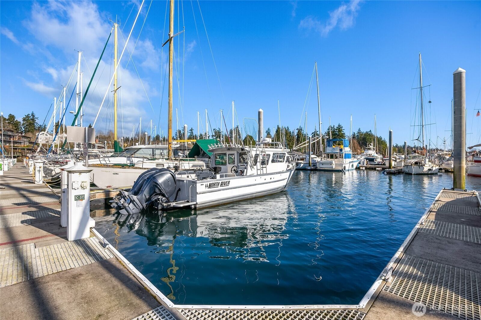 Property Photo: 141 Parfitt Way SW C37 WA 98110