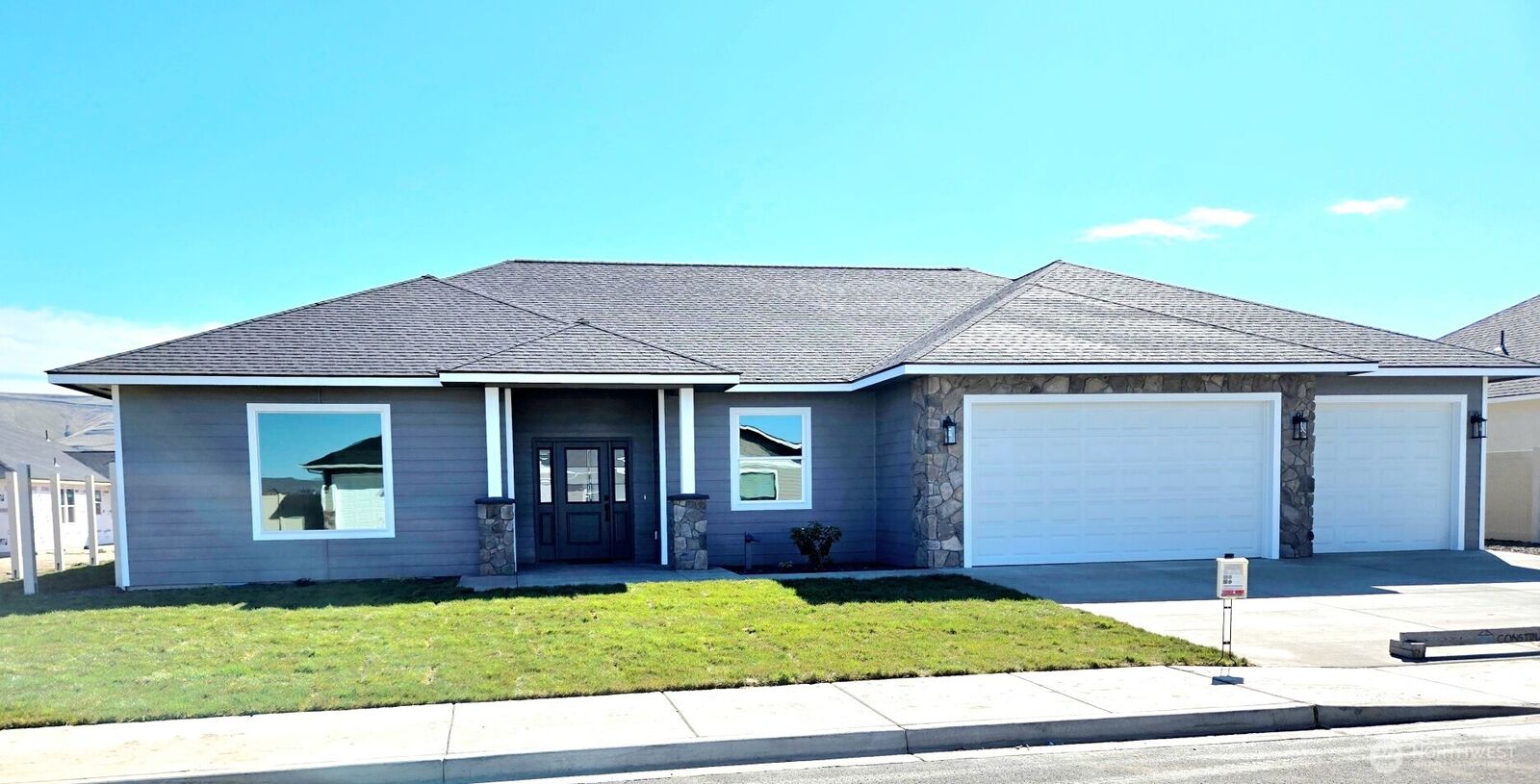 Property Photo:  4606 W Larch Avenue  WA 98903 