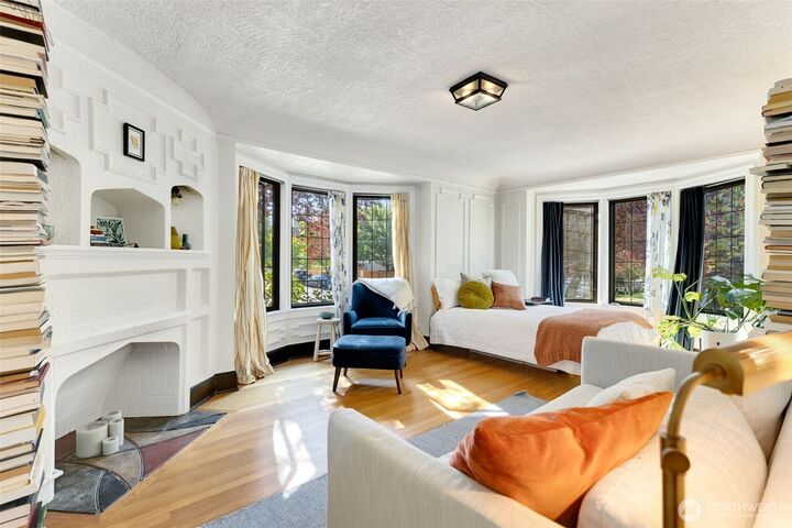 Property Photo:  1101  17th Avenue 201  WA 98122 