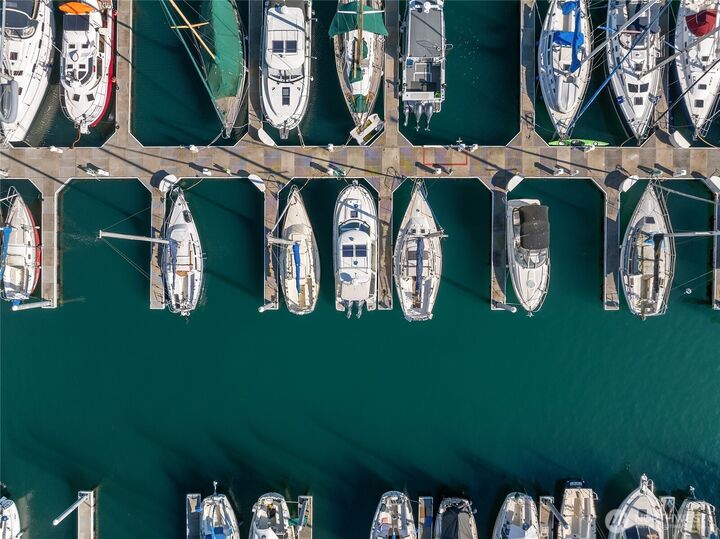 Property Photo: 141 Parfitt Way SW C36 WA 98110