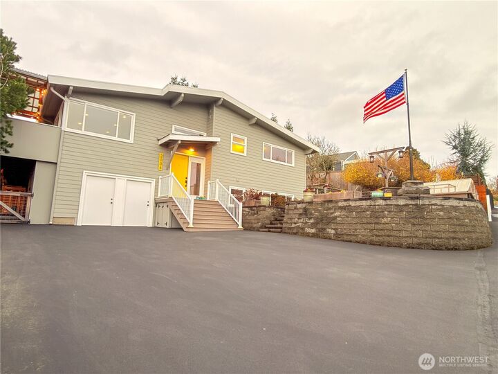 Property Photo:  2004 SW 117th Place  WA 98146 