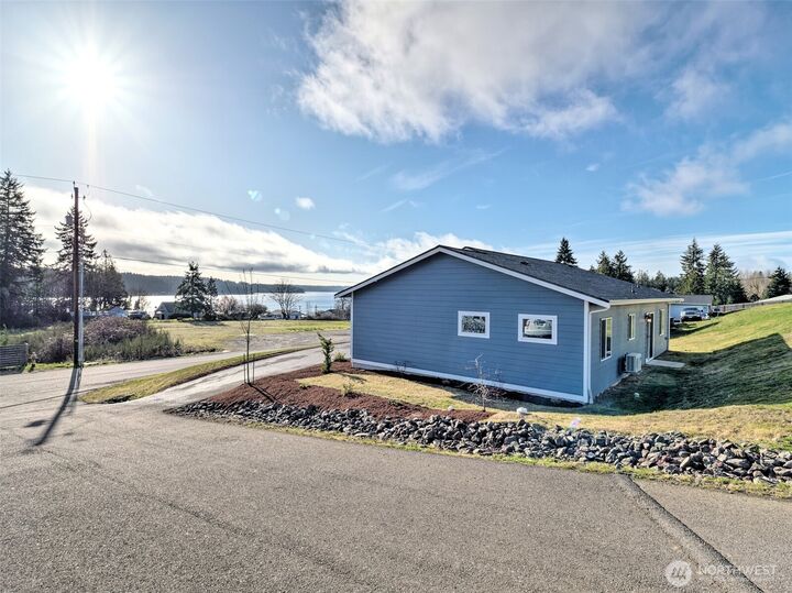 Property Photo:  11 E Eberhart Lane  WA 98524 