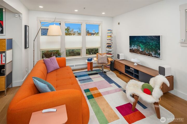 Property Photo:  107  23rd Avenue A  WA 98122 