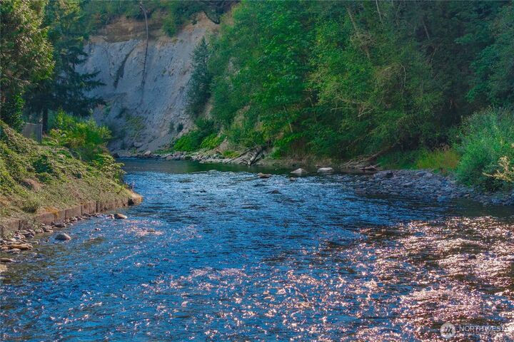 Property Photo: 23711 Dorre Don Way SE WA 98038