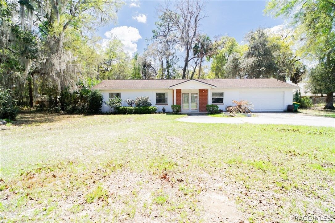 Property Photo:  707 Howard Street  FL 34453 