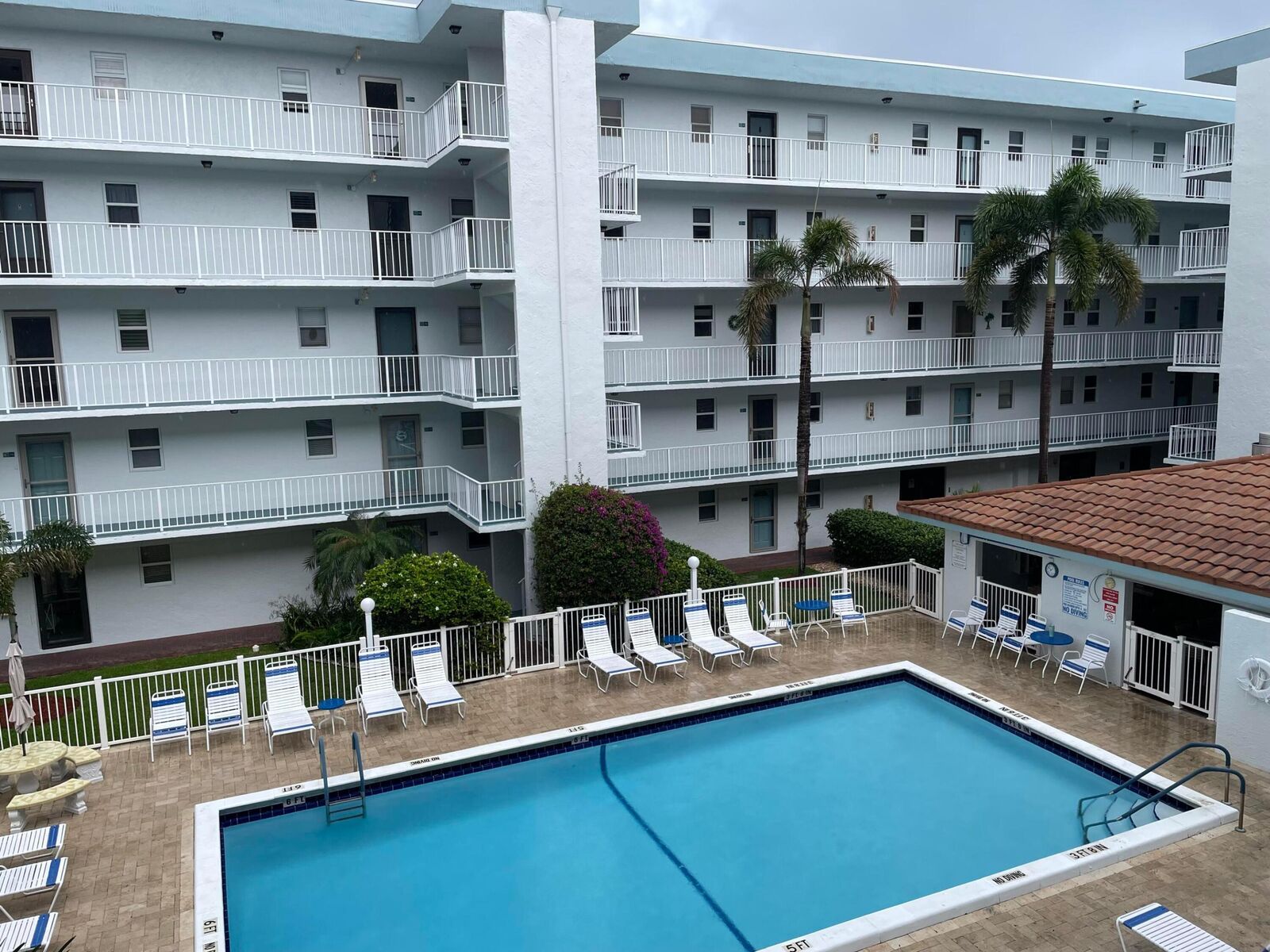 Property Photo:  4629 Poinciana Street Apt 409  FL 33308 