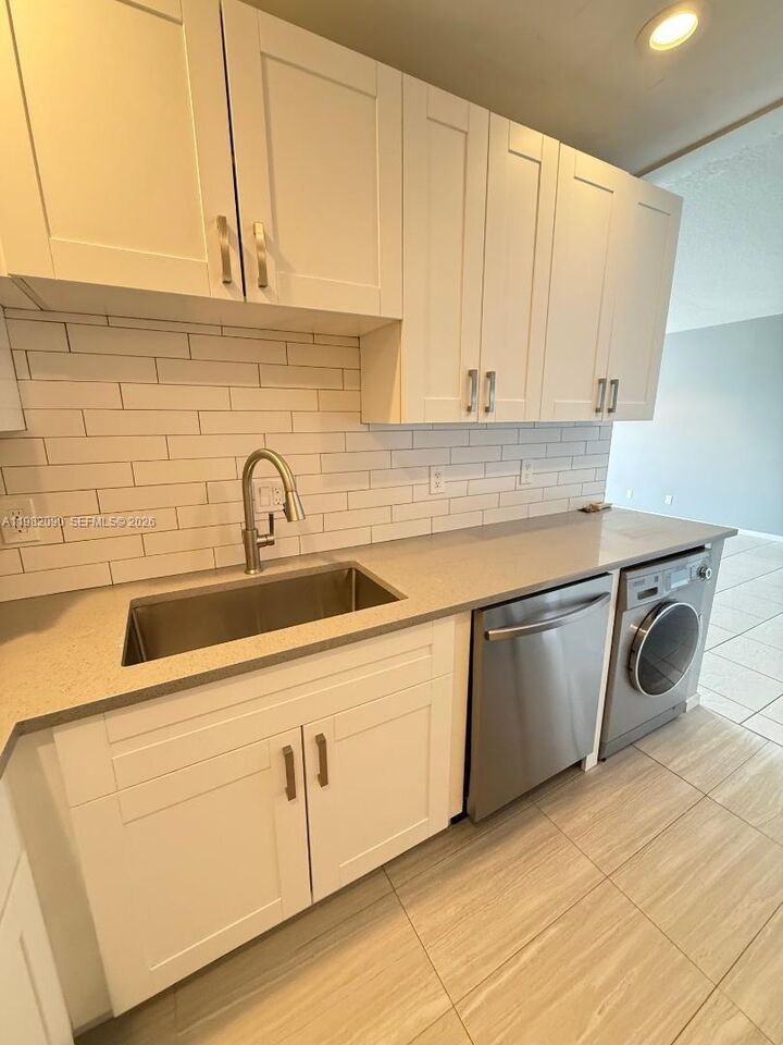 Property Photo:  2261 NE 67th St 1823  FL 33308 