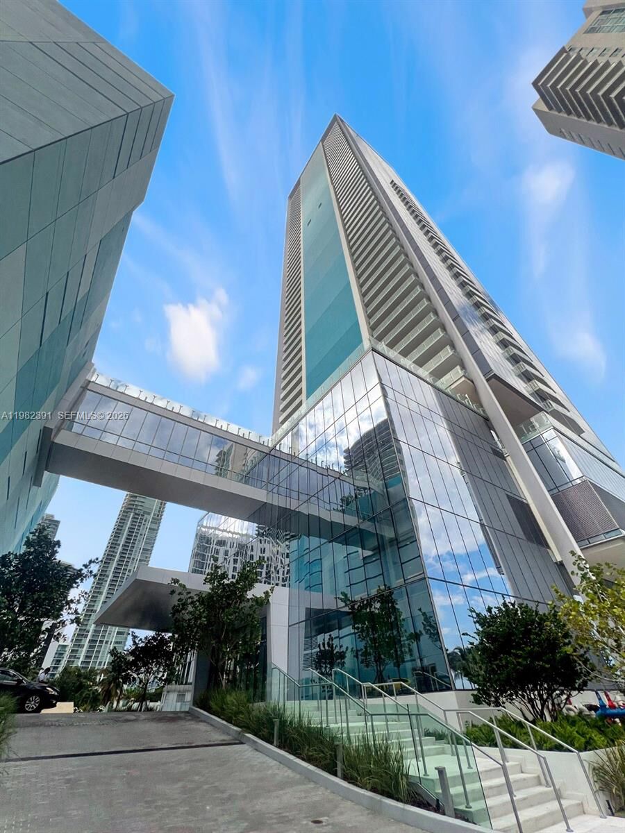 Property Photo:  700 NE 26th Ter 2303  FL 33137 