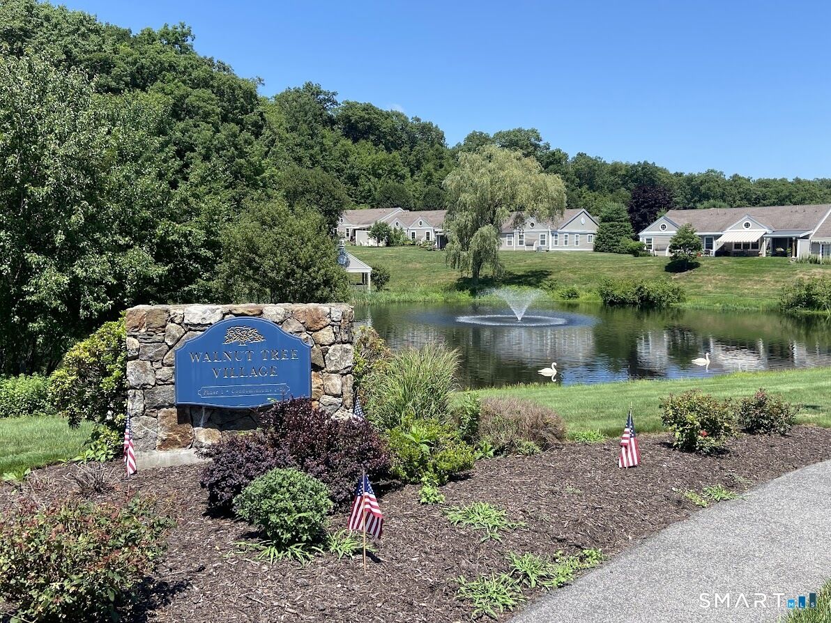 Property Photo:  8 Saint George Place 8  CT 06482 