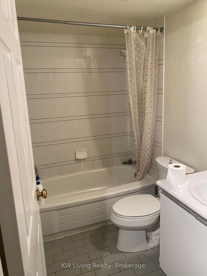 Property Photo: 250 Webb Drive 1207 ON L5B 3Z4