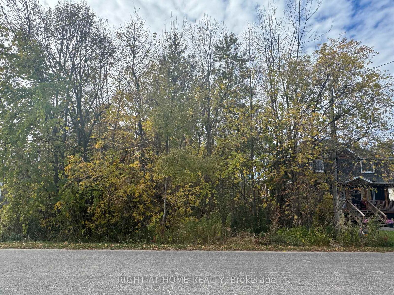 Property Photo:  952 Ferrier Avenue  ON L0L 1W0 